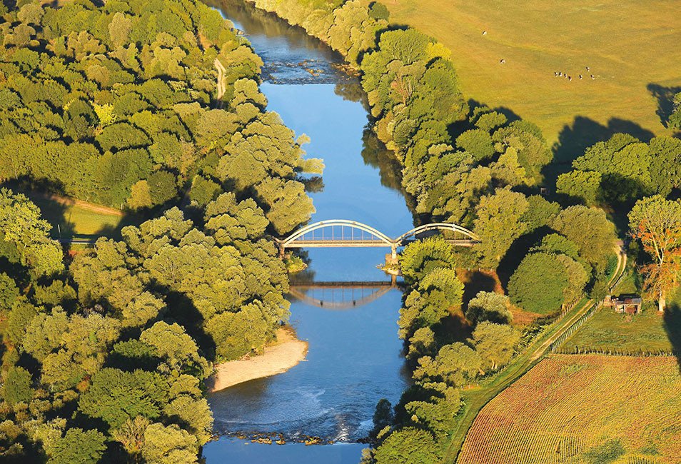 Vue a&eacute;rienne du pont de Chamblay.