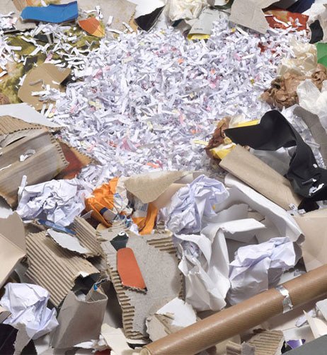 morceaux de papiers.