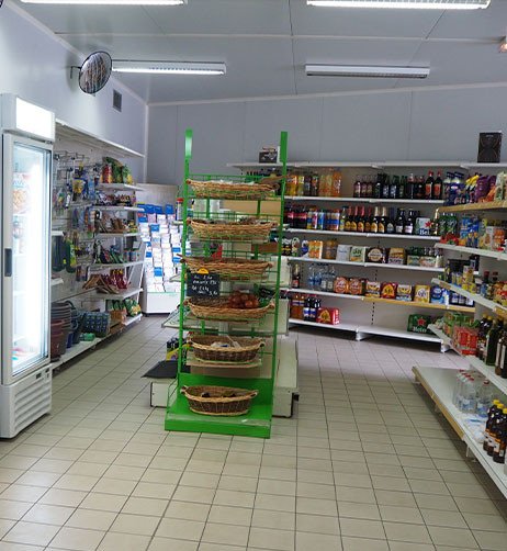 int&eacute;rieur du petit magasin.